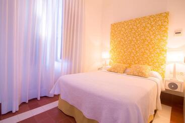 Отель Hostal Casa Alborada