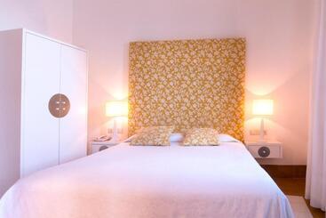 Отель Hostal Casa Alborada
