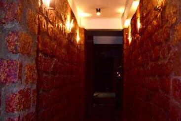 هتل Hostel City Hub Colombo Airport