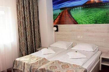 هتل Hostel Orhideea