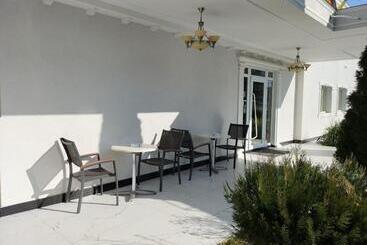 هتل Hostel Orhideea