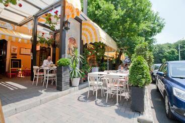 هتل Les Jardins Carol
