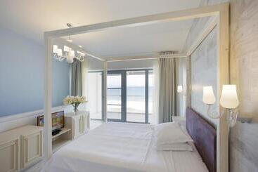 هتل Nautic Luxury Club