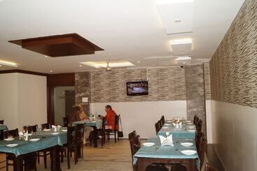 هتل Optimum Sheela Inn @ Taj