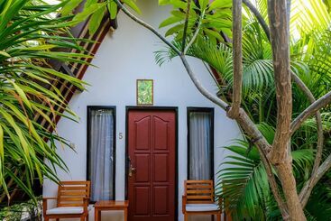 Отель Reddoorz At Ocean 2 Gili Trawangan