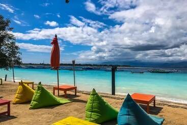 Отель Reddoorz At Ocean 2 Gili Trawangan