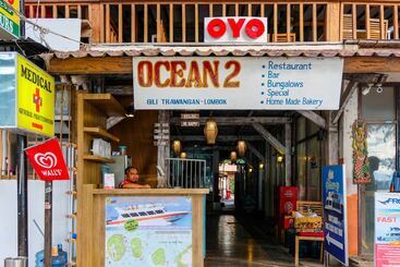 Отель Reddoorz At Ocean 2 Gili Trawangan