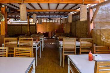Отель Reddoorz At Ocean 2 Gili Trawangan