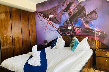 هتل Pirates Resort