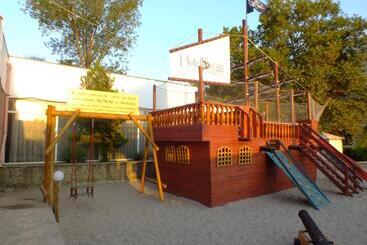 هتل Pirates Resort
