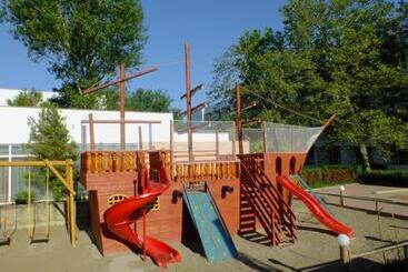 هتل Pirates Resort