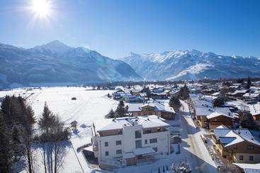 هتل Ski And Golf Resort Zell Am See