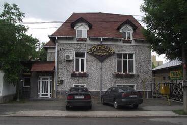 هتل Villa Carmelita