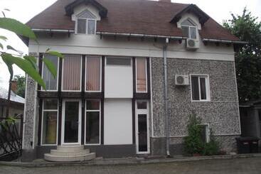 هتل Villa Carmelita