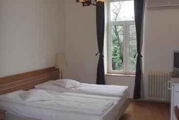 هتل Villa Carmelita
