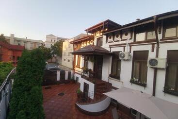 Joe Hostel