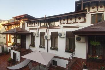 Joe Hostel