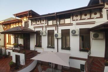 Joe Hostel