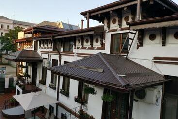 Joe Hostel