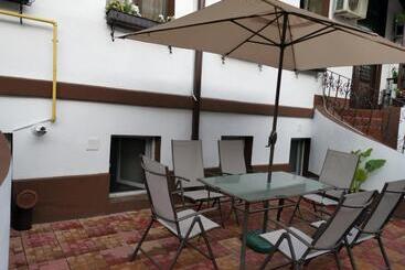 Joe Hostel