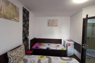 Joe Hostel