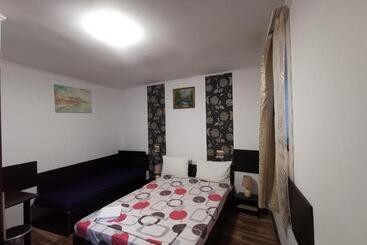 Joe Hostel