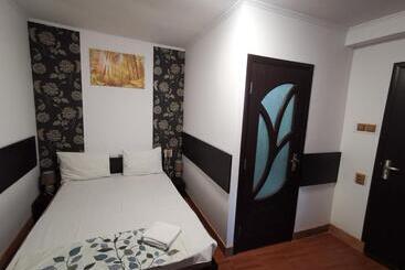 Joe Hostel