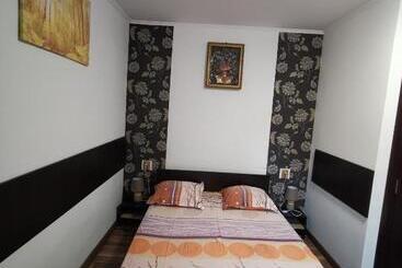 Joe Hostel