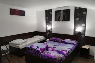 Joe Hostel