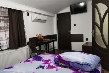 Joe Hostel