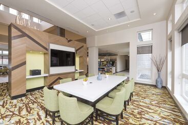 هتل Hilton Garden Inn Grand Rapids East