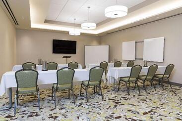 هتل Hilton Garden Inn Grand Rapids East