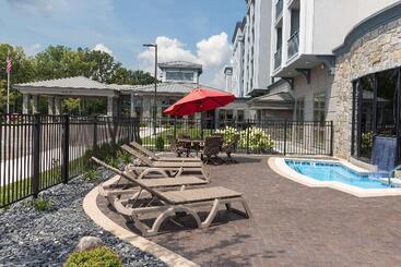هتل Hilton Garden Inn Grand Rapids East