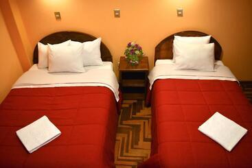 هتل Hostel Sol Andina Inn