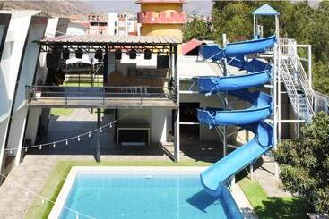 هتل La Estancia