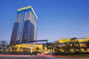 هتل Wyndham Grand Plaza Royale Kaidi