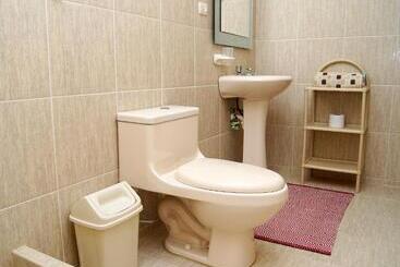 تختخواب و صبحانه Aquamarinn