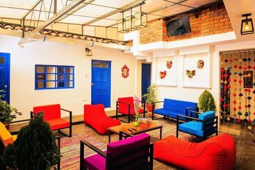 تختخواب و صبحانه Saqray Hostel