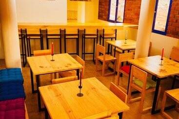 تختخواب و صبحانه Saqray Hostel