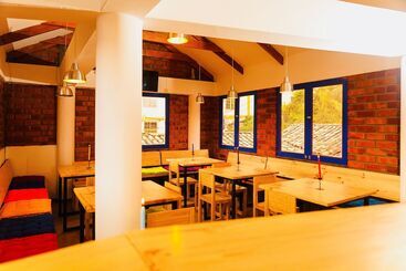 تختخواب و صبحانه Saqray Hostel
