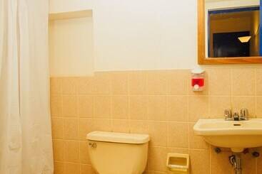 تختخواب و صبحانه Saqray Hostel