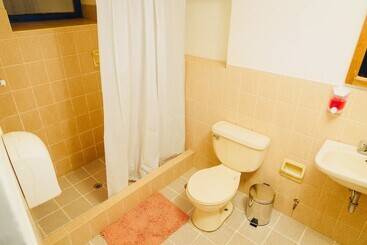 تختخواب و صبحانه Saqray Hostel