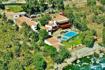 El Molino Hotel Y Restaurant
