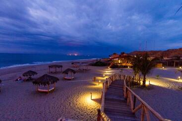 هتل Bamboo Lodge