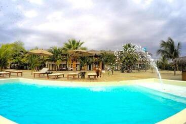 هتل Bamboo Lodge