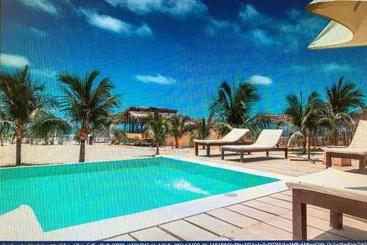 هتل Bamboo Lodge