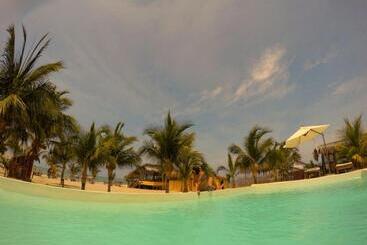 هتل Bamboo Lodge