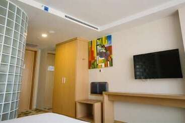 هتل Holiday Inn Express Zhangjiakou Park View