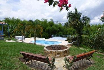 هتل Boutique  Campestre  Brugmansia  Finca