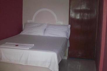 هتل Y Restaurante La Quinta